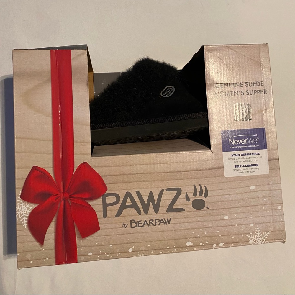 Brand new in package Bear pawz Size 8 black suede slippers shoes